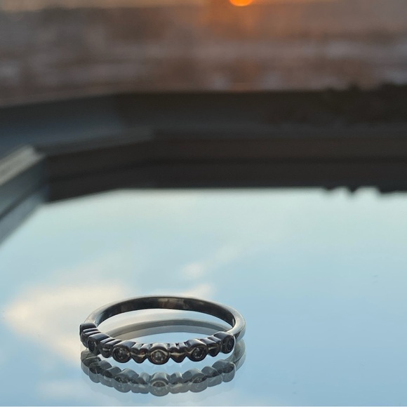 simple silver ring - Picture 2 of 3